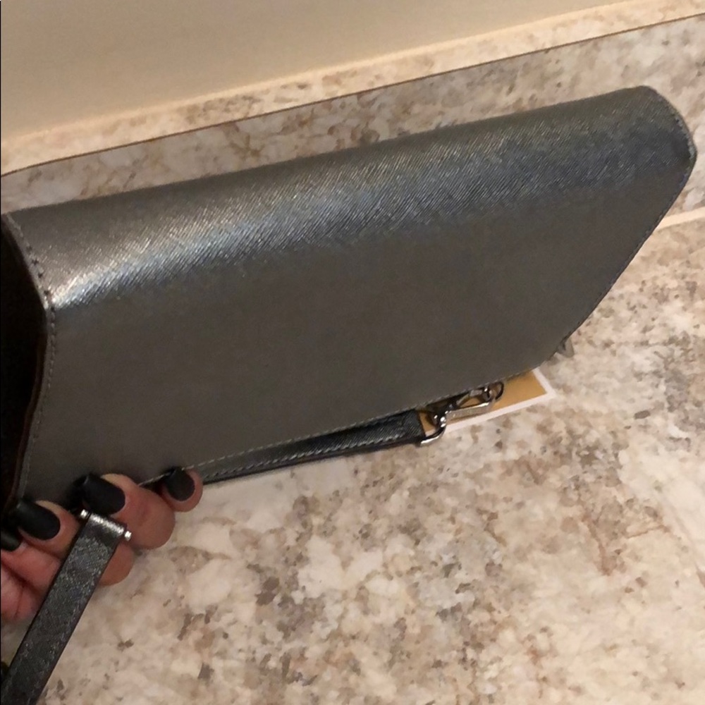 Crossbody - Picture 4 of 6